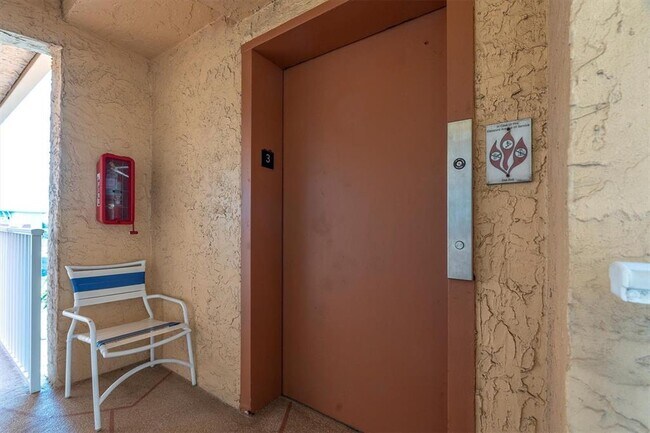 Building Photo - 175 116th Ave