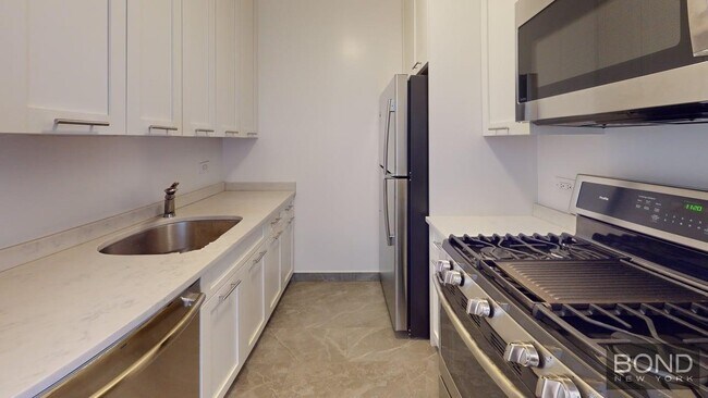 Building Photo - 247 W 87th St