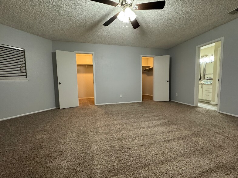 Building Photo - 15719 Persimmon Hill Dr