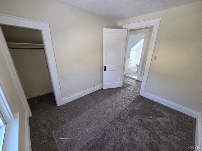 Building Photo - 210 N Midler Ave