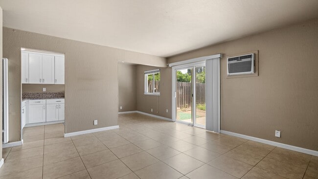 Building Photo - 2 bedroom duplex-home in Rancho Cordova
