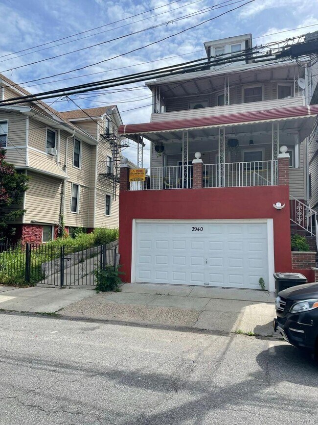 Building Photo - 3940 Hill Ave