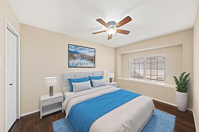 Building Photo - 6718 Meadowcrest Dr