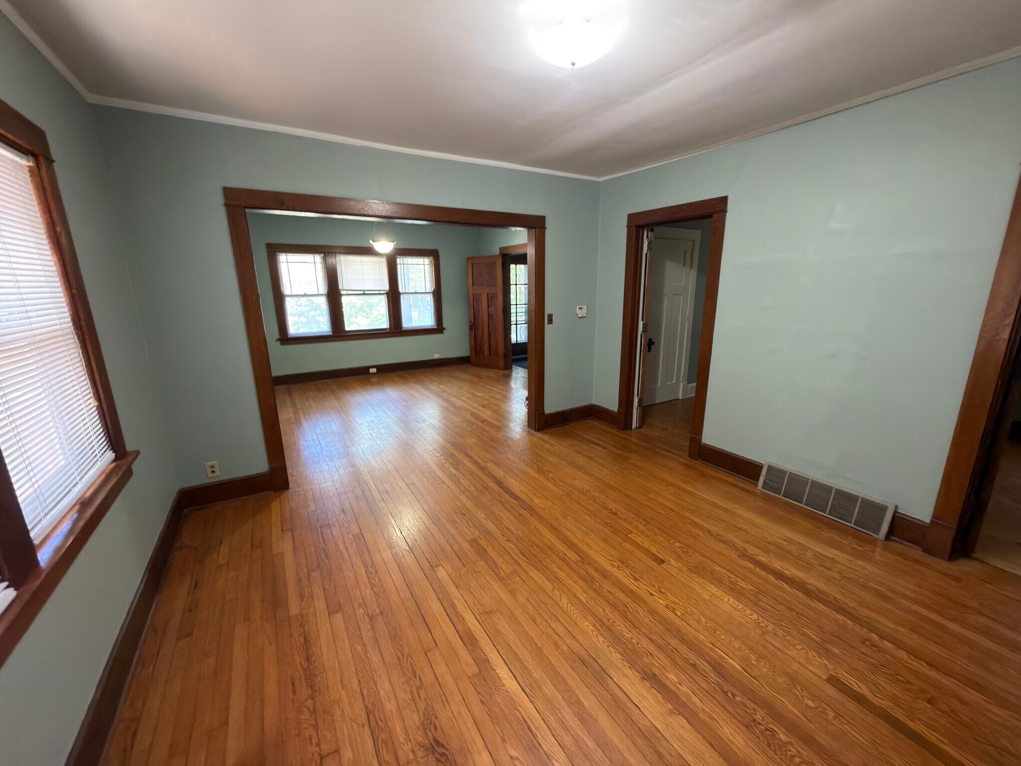 Building Photo - 1013 E Gorham St