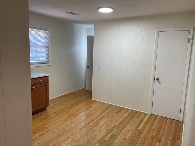 Building Photo - 3 Bedroom 2 Bathroom Home in Kingsport, TN