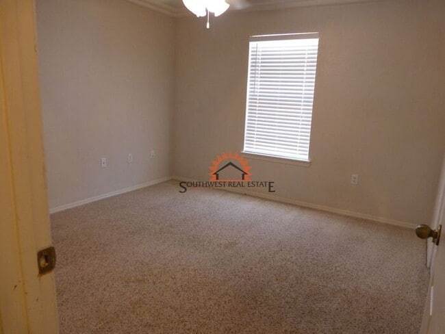 Building Photo - Spacious 2 bedrooms 2 baths apartment. ALL BILL'S PAID!