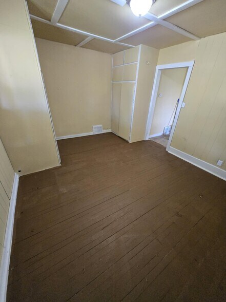 Building Photo - 402 Holly St