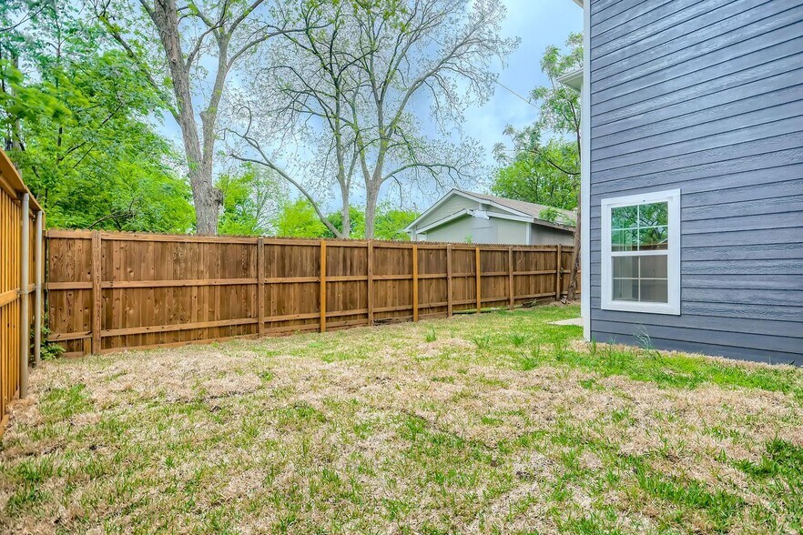 Building Photo - North Oak Cliff home 2 miles from Bishop A...