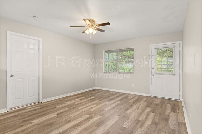 Building Photo - 4404 Pecan Ln