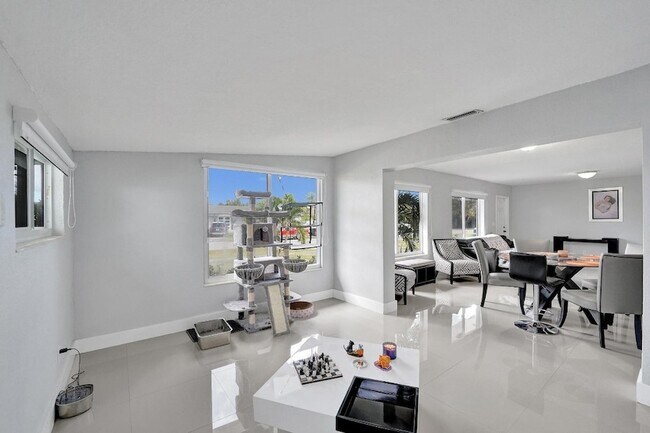 Building Photo - 3322 McKinley St