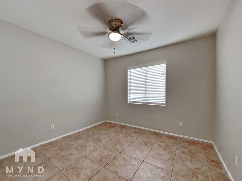 Building Photo - 12418 W Valentine Ave