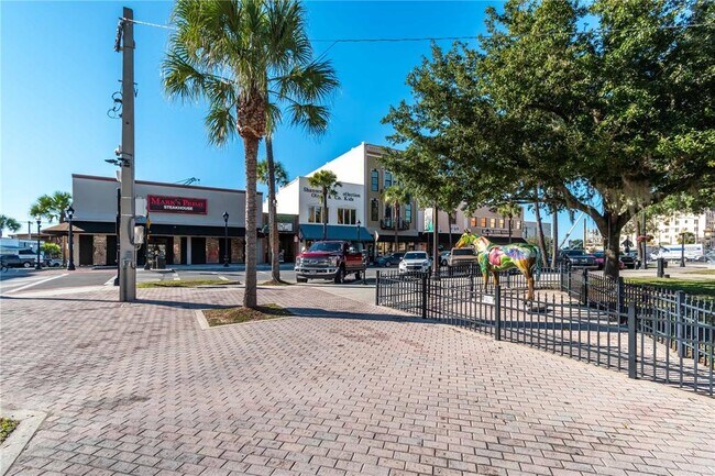 Building Photo - 519 SW 19th Ave