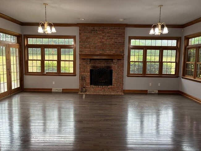 Building Photo - Magnificent 5-Bedroom Private Estate in Butler, PA