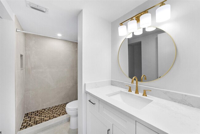 Building Photo - 21905 Lake Forest Cir