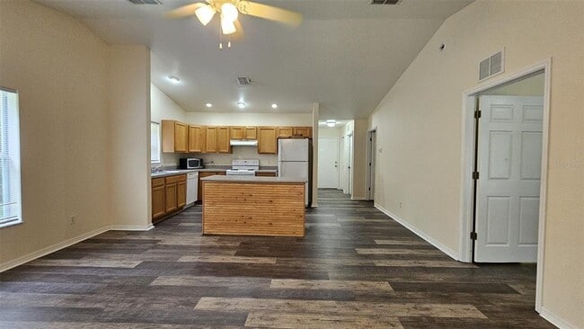 Building Photo - 6300 W Oak Park Blvd