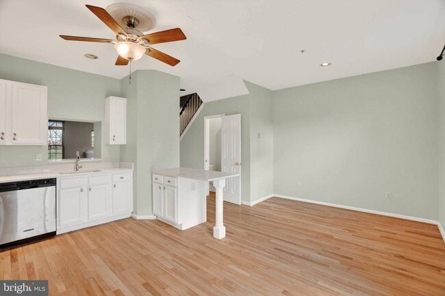 Building Photo - 7207 Solar Walk