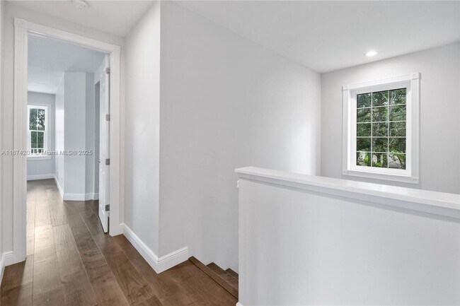 Building Photo - 118 Barbados Dr