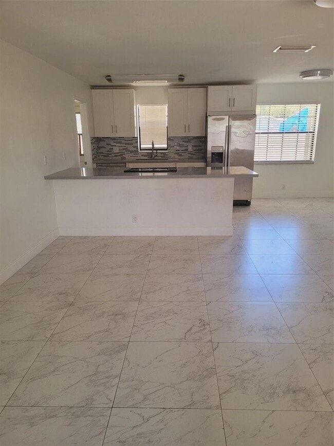 Building Photo - 770 NE 38th St