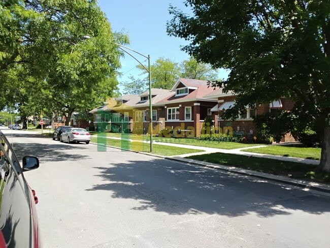 Building Photo - Spacious 5-Bedroom Brick Bungalow with Updated Interior