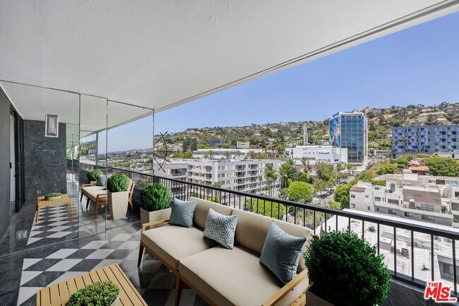 Building Photo - 1100 Alta Loma Rd