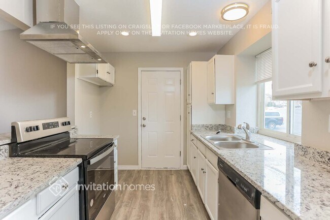 Building Photo - 5752 S Perth Pl