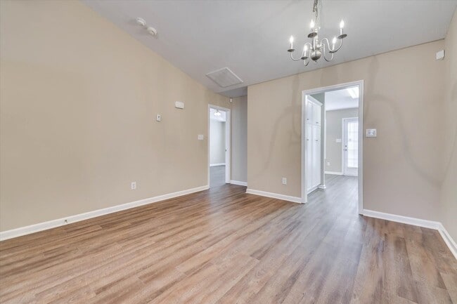 Building Photo - 1622 Emma St