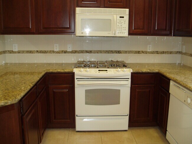 Building Photo - European Parc II