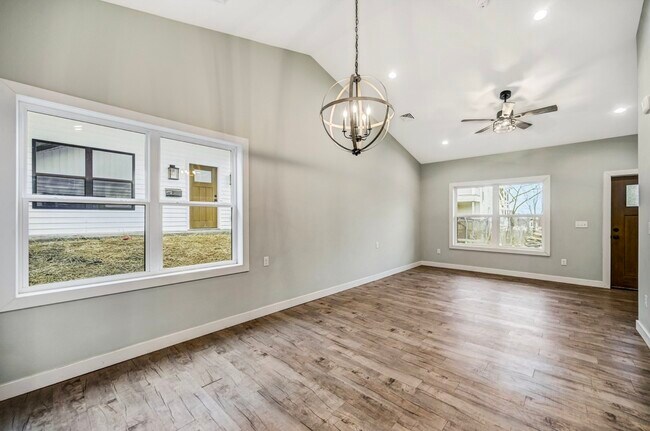 Building Photo - 629 Prescott Ave