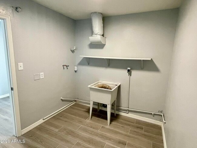 Building Photo - 7519 N 59th Ln