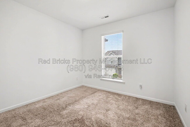Building Photo - 13027 Rover St