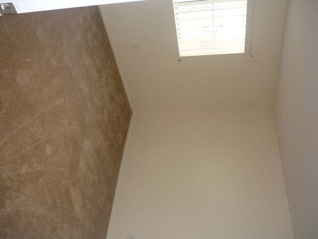 Building Photo - Paradise Hills Townhome!