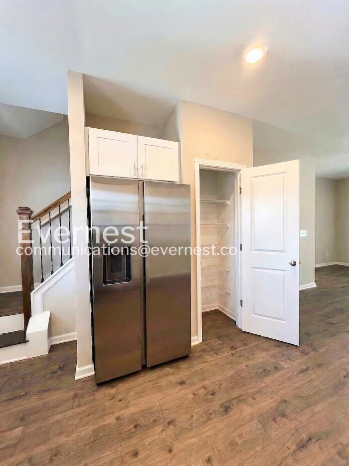 Building Photo - 227 Tara Ct