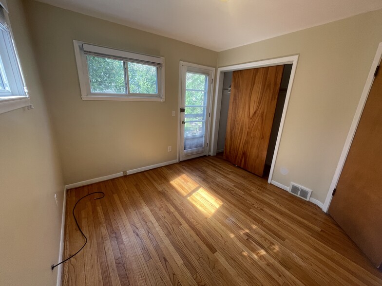 Building Photo - 406 Catalpa Dr