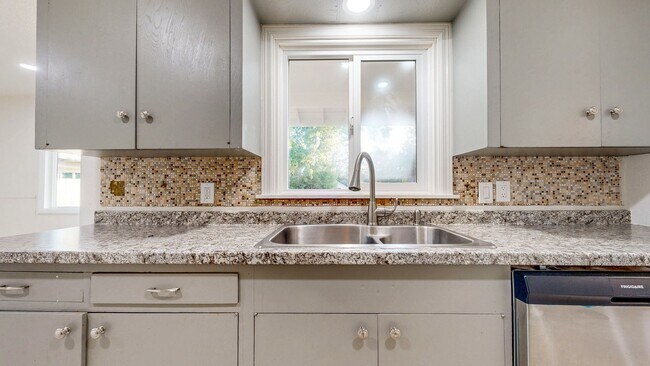 Building Photo - Bright & Clean Single Level FIVE bedroom i...