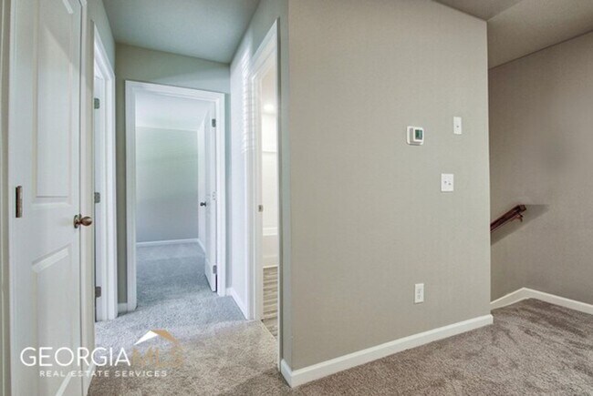 Building Photo - Prime Newnan Location! 2023 build, 3 bedroom townhome within walking distance to Downtown, The LI...