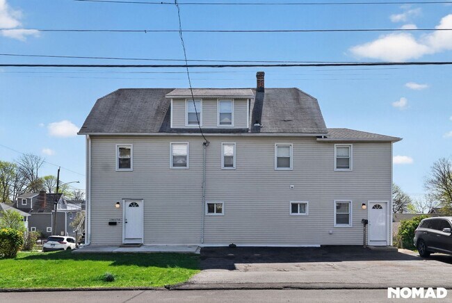 Building Photo - Charming 2BR Duplex in West Haven