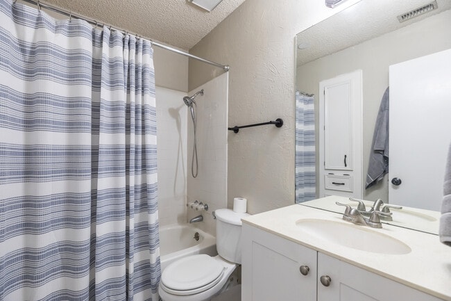 Building Photo - 5701 Quail Run St