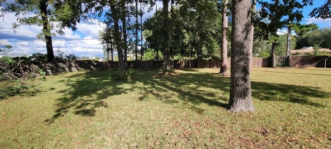 Building Photo - 3/2: Enjoy this nice spacious home in Sunrise.