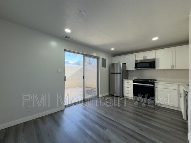 Building Photo - 1520 Merlin Dr