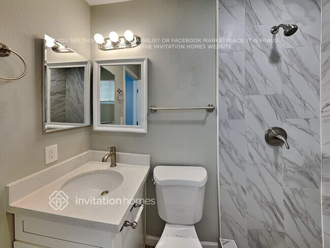 Building Photo - 1026 W Danbury Dr