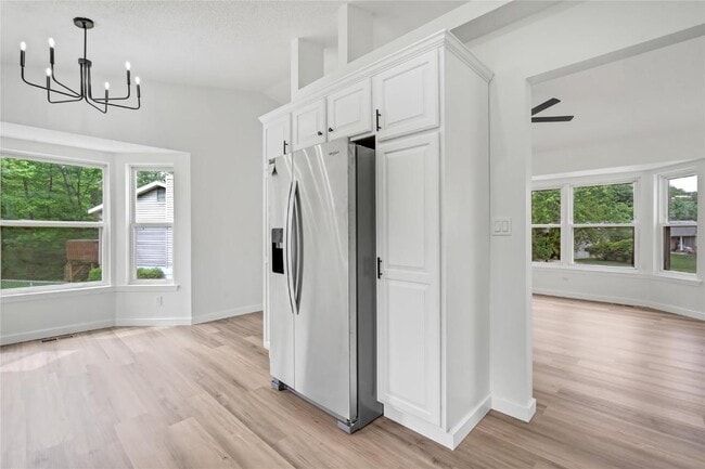 Building Photo - 802 Notre Dame Dr