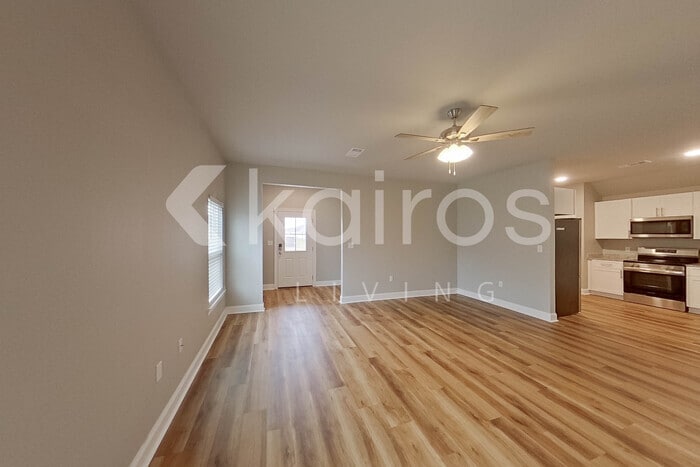 Building Photo - 13751 Pinyon Dr