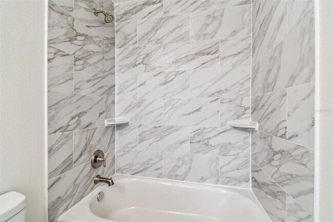 Building Photo - 650 E Tarpon Ave