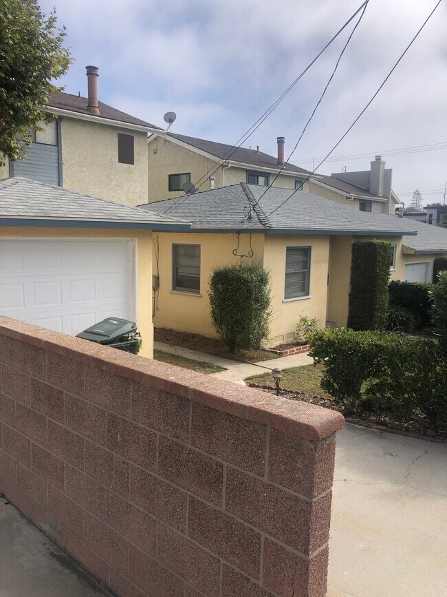 1 car driveway space - 1802 Green Ln