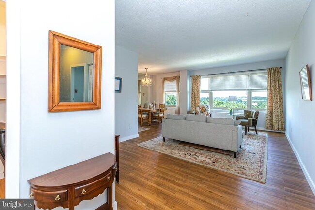 Building Photo - 4401 Roland Ave