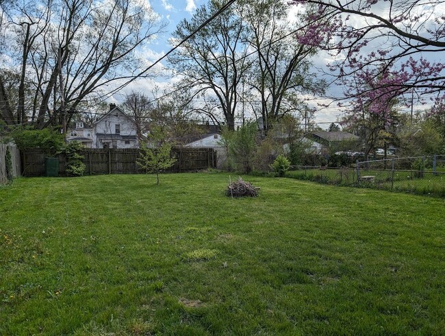 Building Photo - Charming 2-Bedroom Home in North Linden – ...