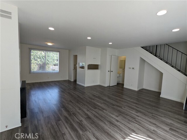 Building Photo - 589 Fairview Ave