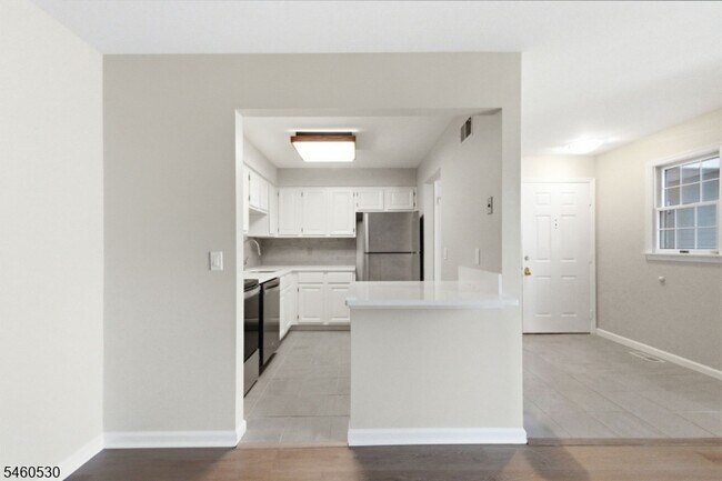 Building Photo - 125 Smithfield Ct