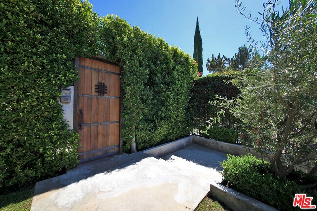 Building Photo - 3054 Elvido Dr
