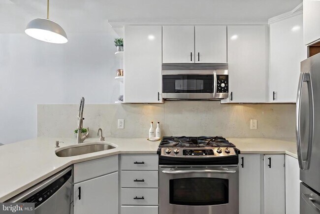 Building Photo - 1209 13th St NW